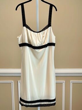 Talbots Ivory and Black Nightgown Size XL